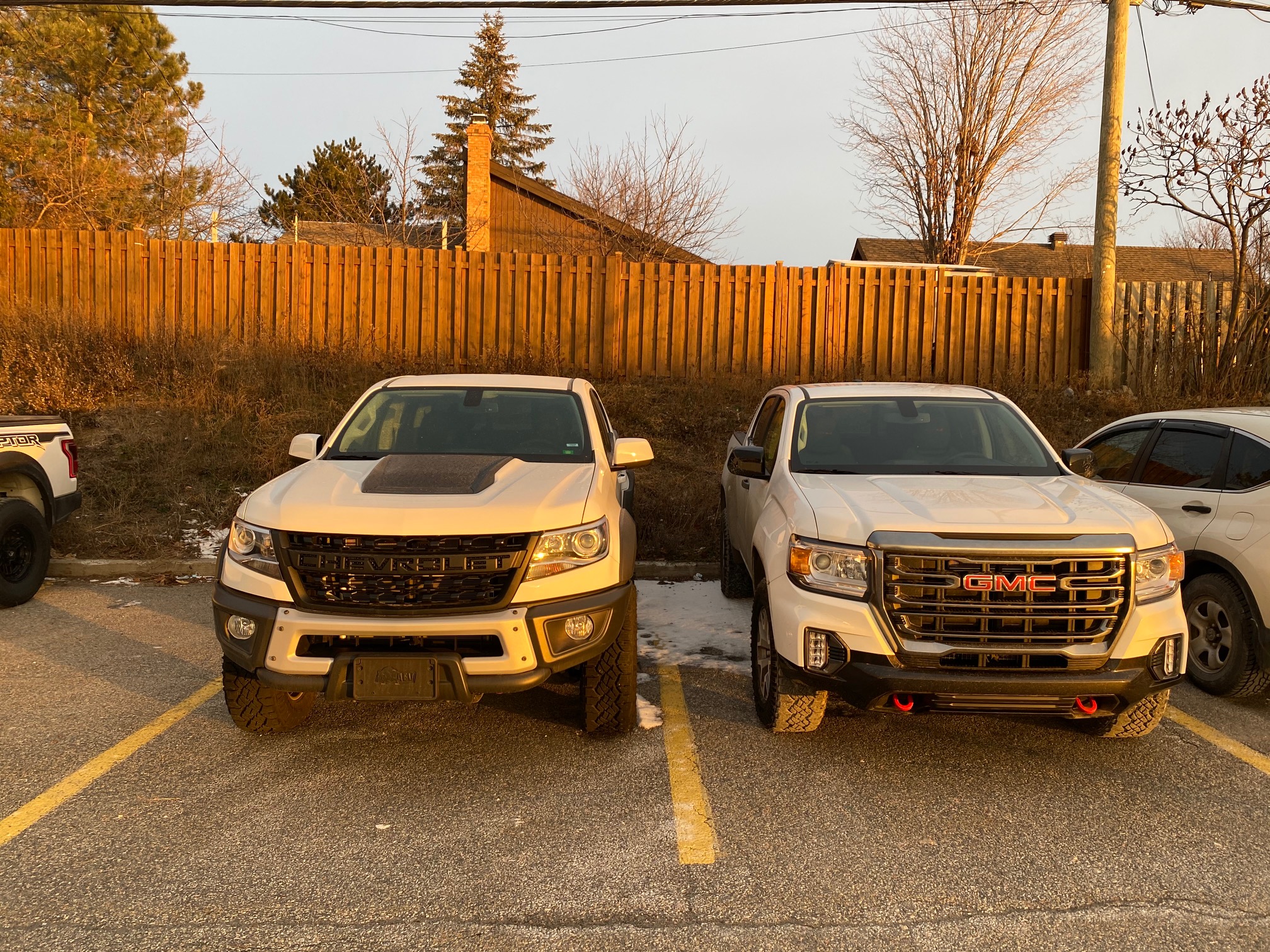GMC Canyon AT4 VS Chevrolet Colorado ZR2 Bison 