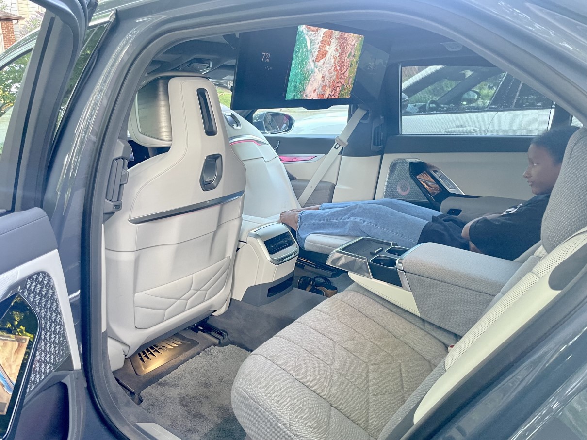 2023 bmw i7 rear seat