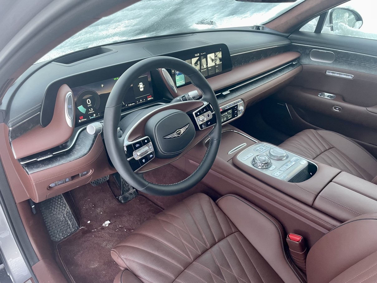 2023 genesis g90 interior