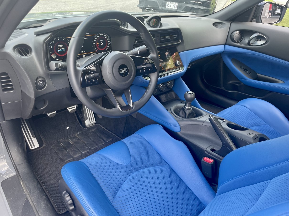 2023 nissan z interior