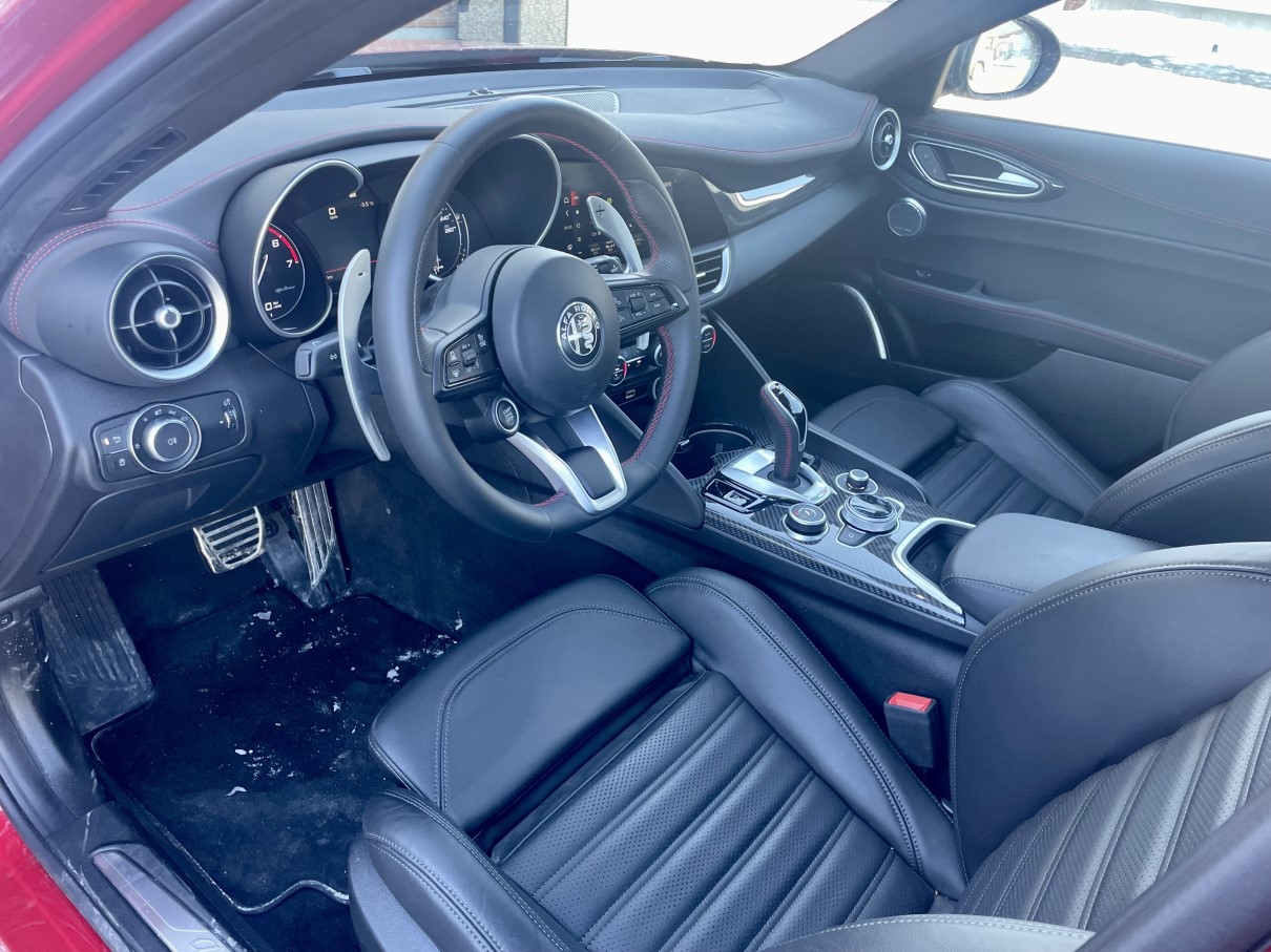 2023 alfa romeo giulia estrema interior