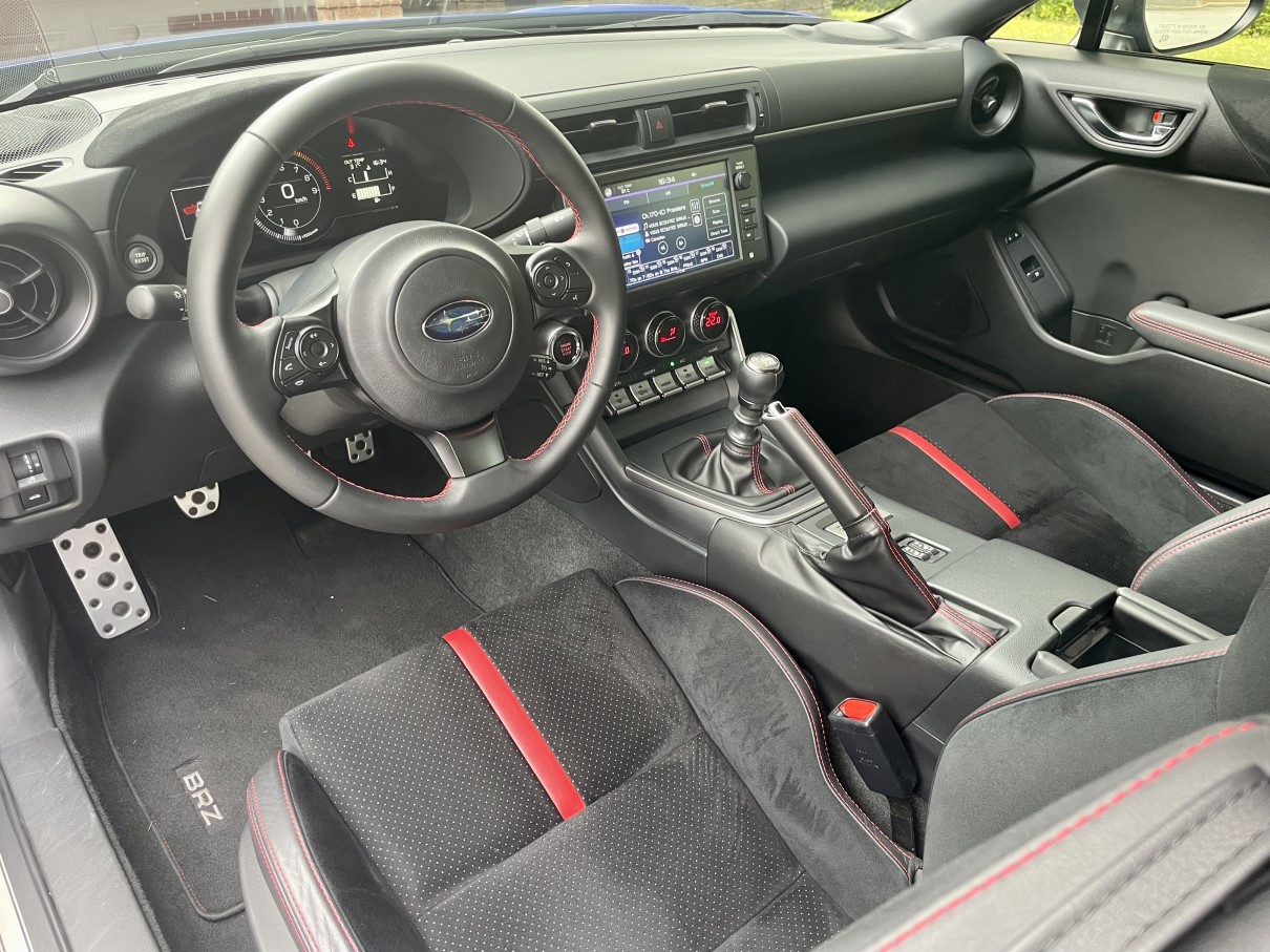 2023 subaru brz interior