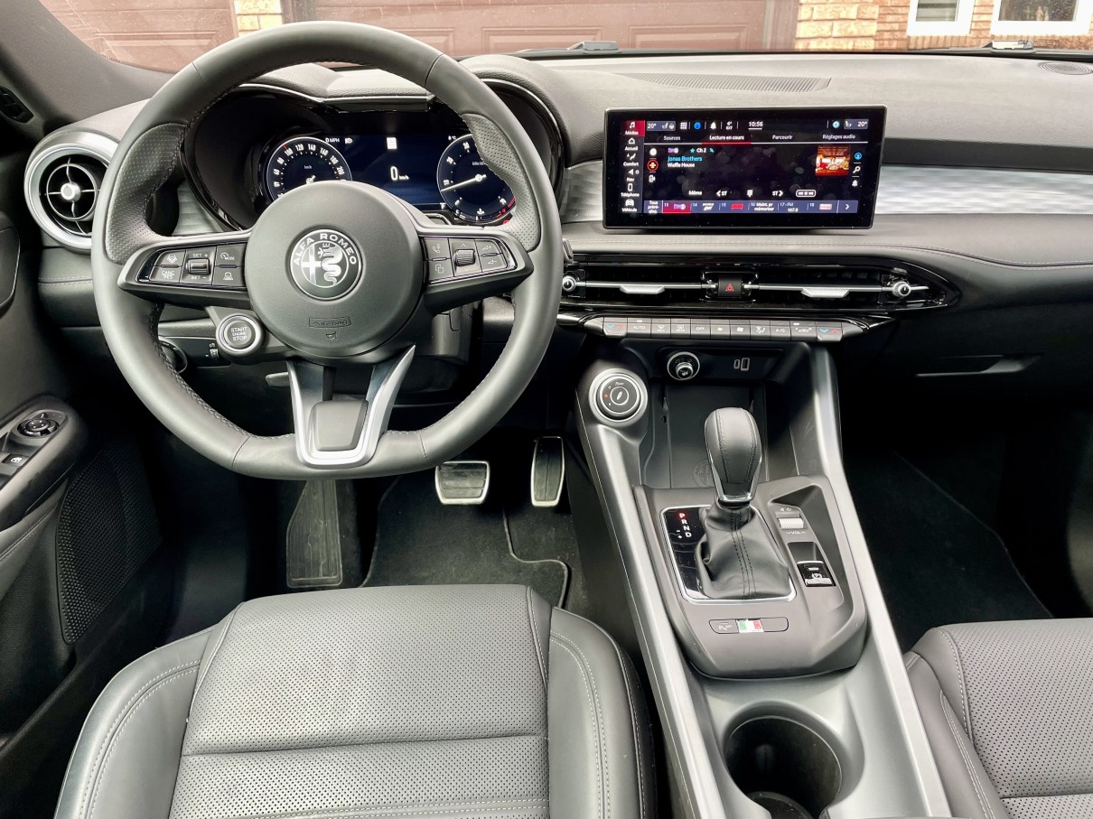 2024 alfa romeo tonale interior