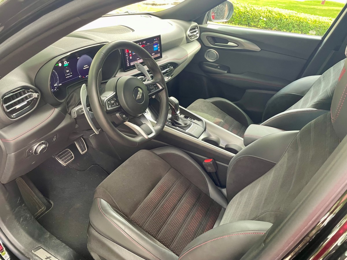 2024 dodge hornet interior