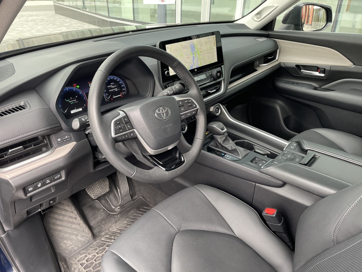 2024 toyota grand highlander interior