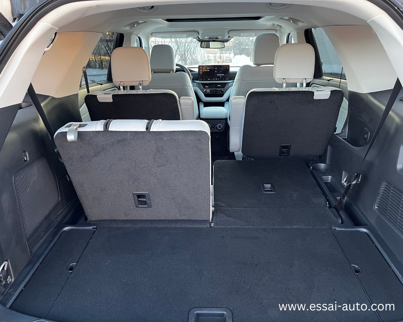 Ford Explorer Limited 2025 011