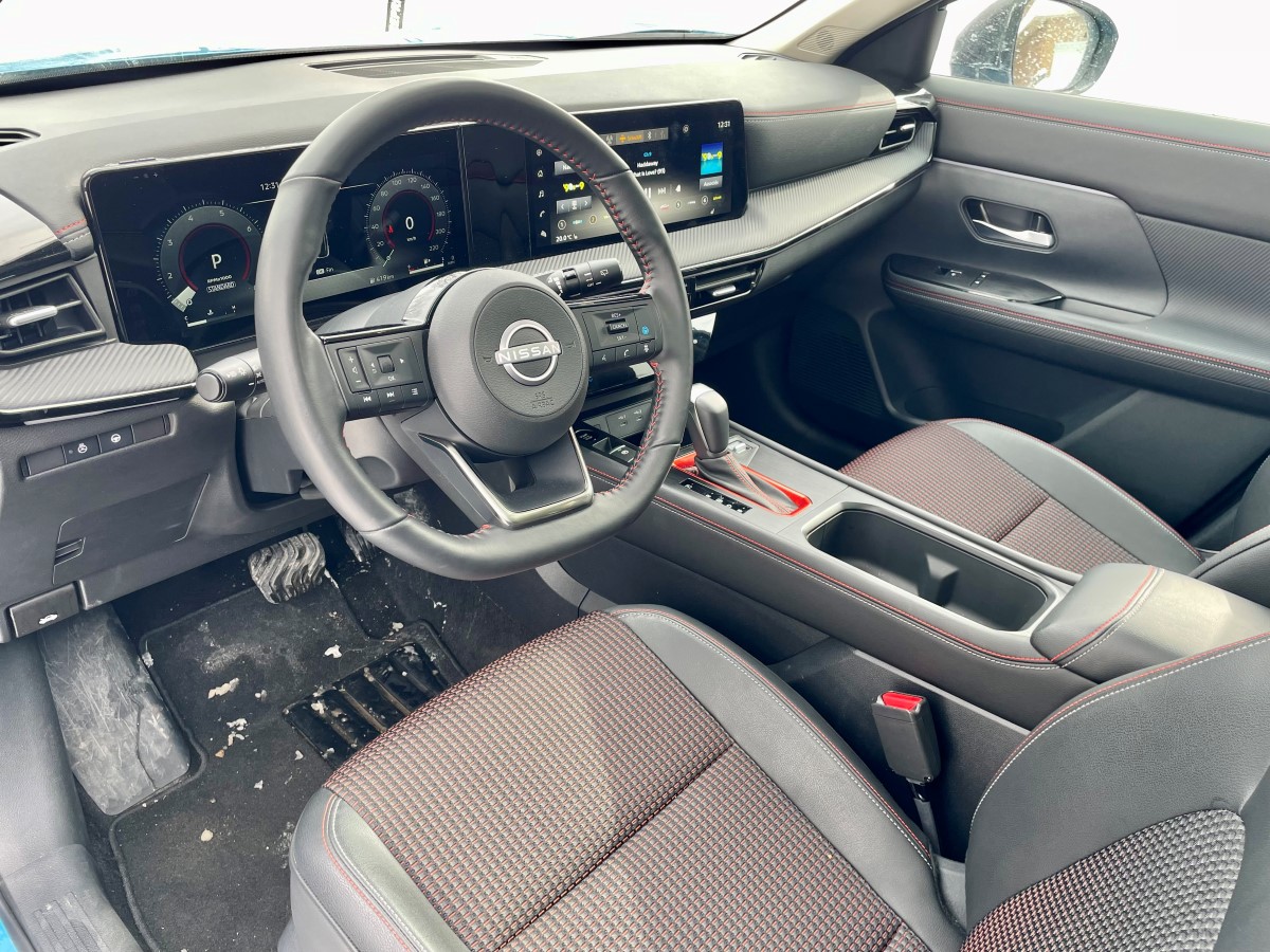 2025 nissan kicks interior