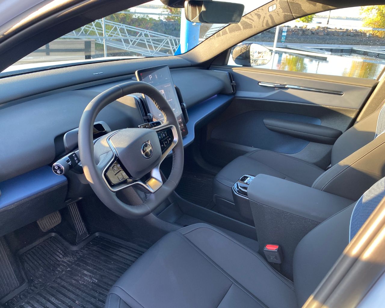 VolvoEX30 2025 05
