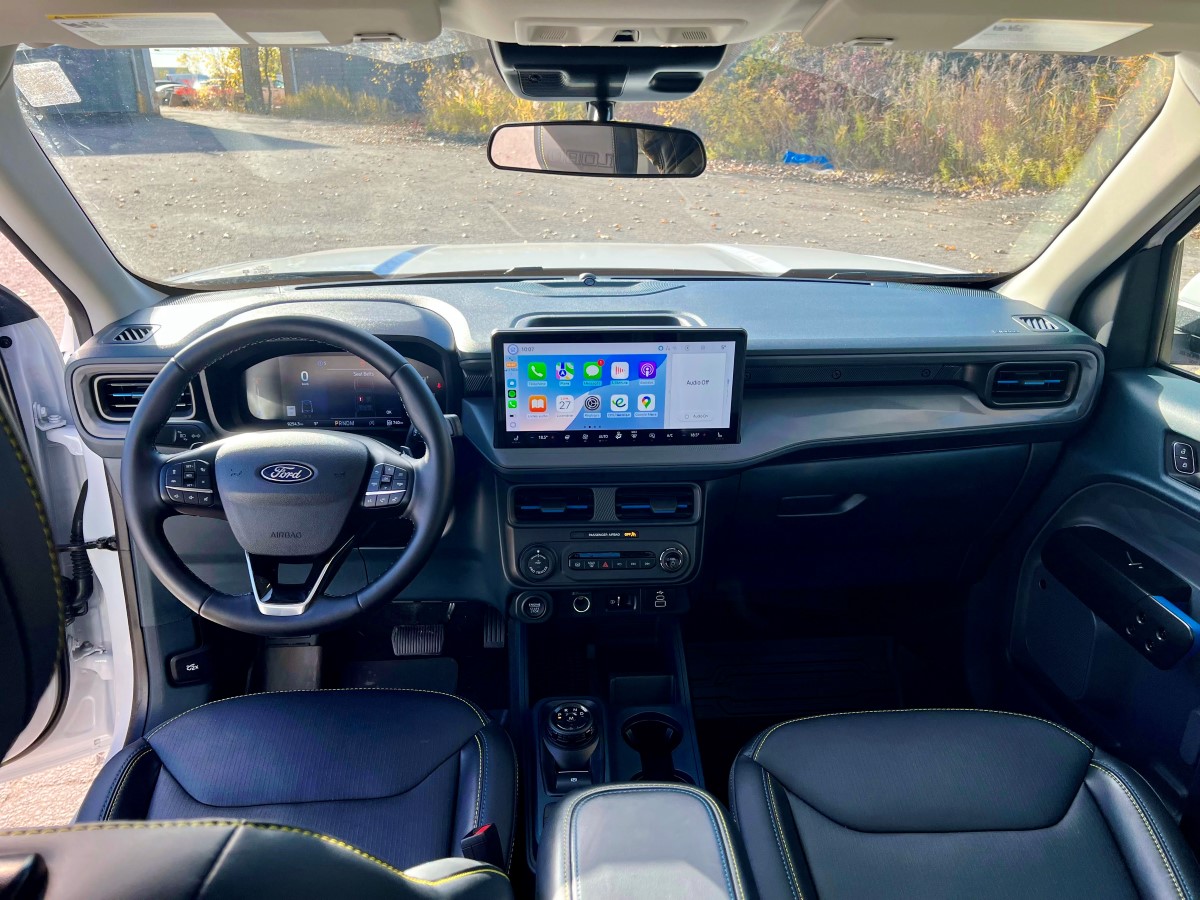 2026 ford maverick lobo interior